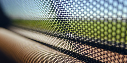 Comfort and protection all season long – combining screen blinds with framed insect screens