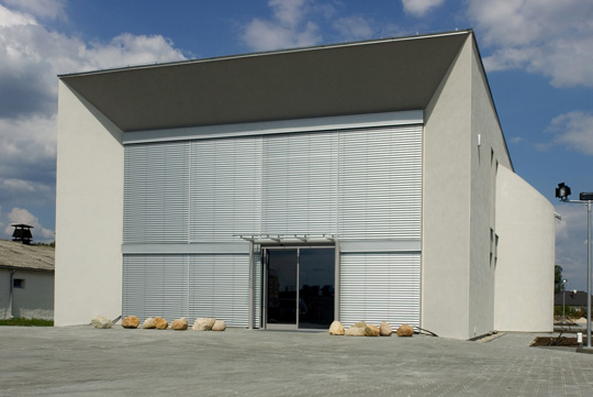 Jaluzele venețiane exterioare Z90 in a facade cassette