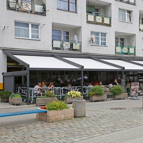 PERGOLA SOLIDĂ DE PERETE